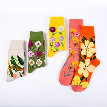 5 Párů/lot 2020 Nové Česaná Bavlna Dámské Ponožky s Roztomilý Květinový Vzor Barevné Dlouhý a Šťastný Legrační Pohodlné Ponožky