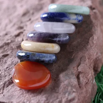 7 kusů Čakra Kameny Přírodní Palmový Krystaly pro Reiki Léčení Feng Shui Dekor s jedním Pouzdro 2018 Nové Příjezdu