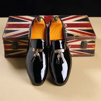M-anxiu 2020 Formální boty Pro Vánoční večírek střapcem Nýt oxfordy boty Muž módní Světlé Obchodní Svatební kožené boty