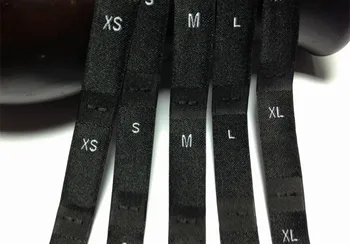 Maloobchodní 250pcs/roll skladem velikost oděvu tkané štítek oblečení značky číslo značky v pračce velikost značky damašek velikost etikety
