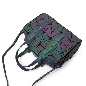 Nové Módní Ženy Světelný sac Hologram Tote Bag Diamond Geometrické Prošívané Tašky přes Rameno Saser Obyčejný Skládací Kabelky bolso 2020