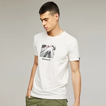 Značka Kuegou 2020 Letní nového produktu Mužů znaky módní tištěné T-shirt In style kulatý límec krátký rukáv T-shirt UT-09328